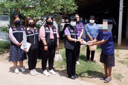 สำนักงานพัฒนาสังคมและความมั่นคงของมนุษย์จังหวัดอำนจเริญ ลงพื้นที่มอบเงินสงเคราะห์ผู้ประสบปัญหาทางสังคม โดยมอบเป็นเงินสด จำนวน 3,000 บาท เนื่องจากผู้ประสบปัญหาทางสังคมไม่มีบัญชีธนาคาร